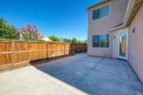 Exterior - 15 W Brittany Ln, Clovis, CA 93619 photo 7 of 8