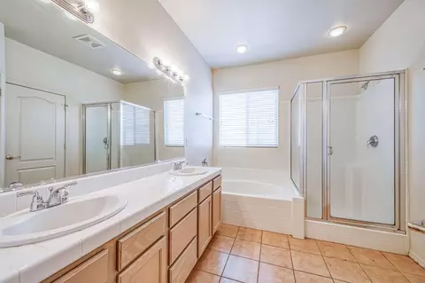 Bath - 15 W Brittany Ln, Clovis, CA 93619 photo 3 of 3