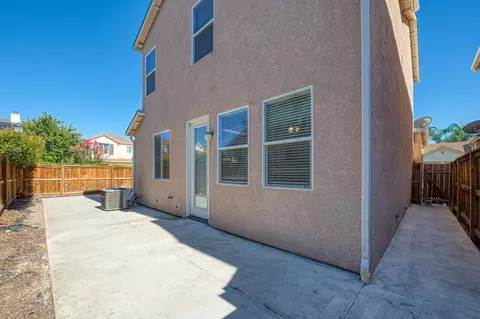 Exterior - 15 W Brittany Ln, Clovis, CA 93619 photo 8 of 8
