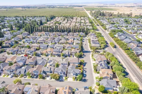 View/Area - 15 W Brittany Ln, Clovis, CA 93619 photo 7 of 21