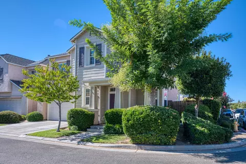 Exterior - 15 W Brittany Ln, Clovis, CA 93619 photo 4 of 8