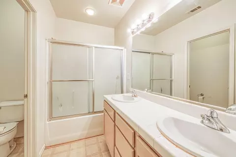 Bath - 15 W Brittany Ln, Clovis, CA 93619 photo 2 of 3