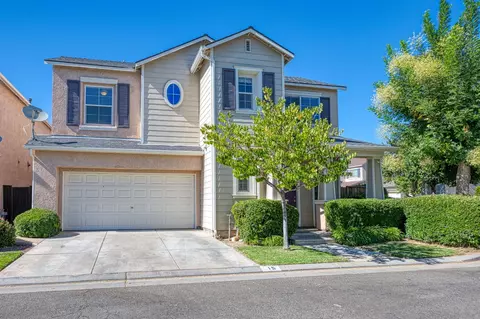 Exterior - 15 W Brittany Ln, Clovis, CA 93619 photo 3 of 8