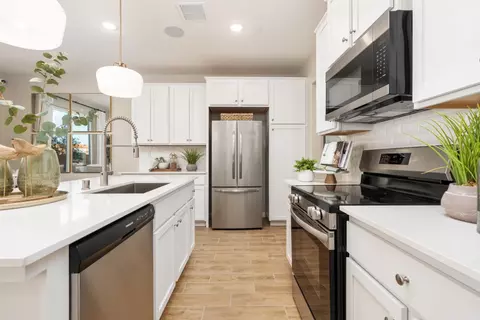 Kitchen - 1458 Bloom Ln, Clovis, CA 93619 photo 1 of 7
