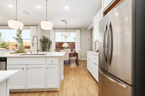 Kitchen - 1458 Bloom Ln, Clovis, CA 93619 photo 4 of 7