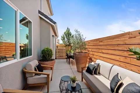 Exterior - 1459 Woodhill Ln, Clovis, CA 93619 photo 4 of 5