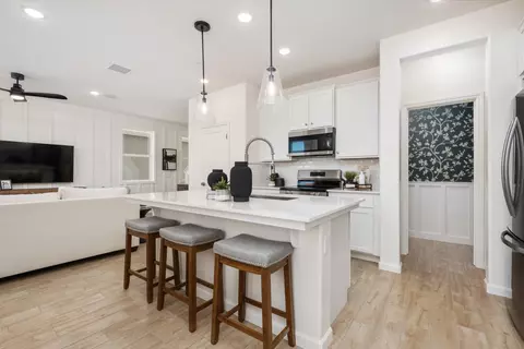 Kitchen - 1459 Woodhill Ln, Clovis, CA 93619 photo 3 of 5