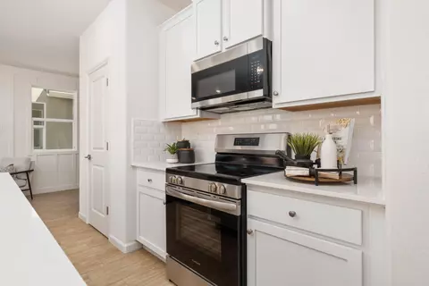 Kitchen - 1459 Woodhill Ln, Clovis, CA 93619 photo 4 of 5