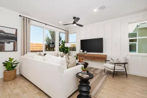 Living - 1459 Woodhill Ln, Clovis, CA 93619 photo 2 of 2