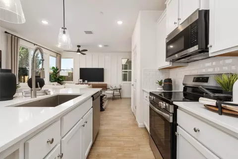 Kitchen - 1513 Woodhill Ln, Clovis, CA 93619 photo 5 of 5