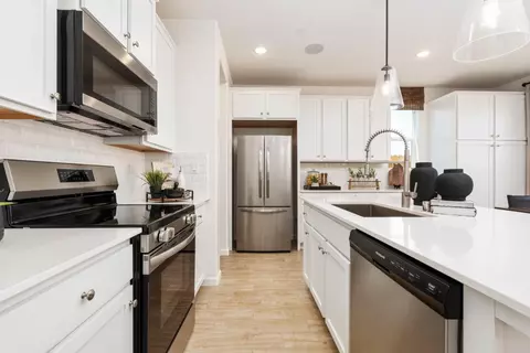 Kitchen - 1513 Woodhill Ln, Clovis, CA 93619 photo 1 of 5
