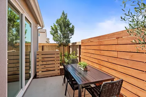 Exterior - 1495 Woodhill Ln, Clovis, CA 93619 photo 5 of 5