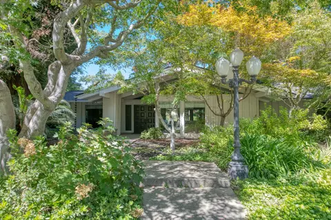 6707 N Dolores Ave, Fresno, CA 93711