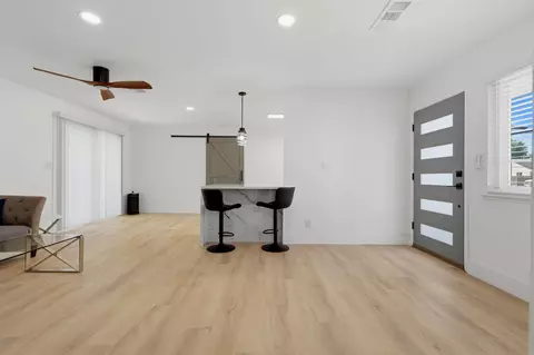 Entry Way - 890 Laurel Ln, Lemoore, CA 93245 photo 2 of 2