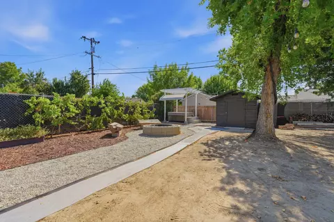 Exterior - 890 Laurel Ln, Lemoore, CA 93245 photo 11 of 14