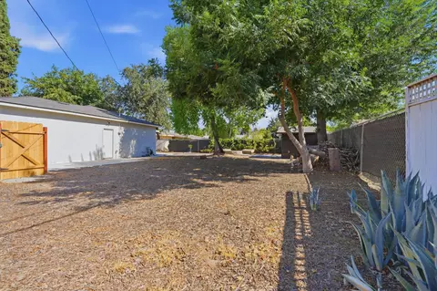 Exterior - 890 Laurel Ln, Lemoore, CA 93245 photo 14 of 14
