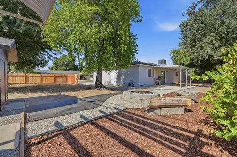 Exterior - 890 Laurel Ln, Lemoore, CA 93245 photo 12 of 14