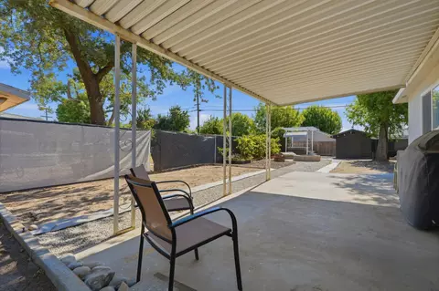 Exterior - 890 Laurel Ln, Lemoore, CA 93245 photo 8 of 14