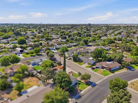 View/Area - 890 Laurel Ln, Lemoore, CA 93245 photo 8 of 9