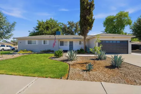 Exterior - 890 Laurel Ln, Lemoore, CA 93245 photo 2 of 14