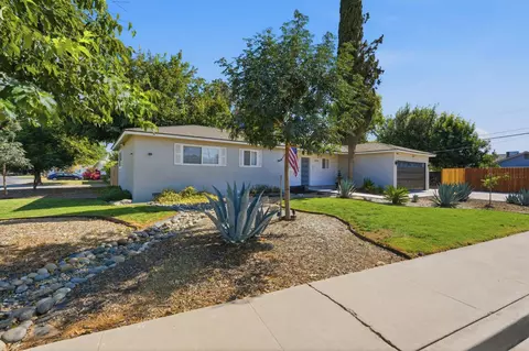 Exterior - 890 Laurel Ln, Lemoore, CA 93245 photo 3 of 14