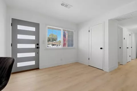 Entry Way - 890 Laurel Ln, Lemoore, CA 93245 photo 1 of 2