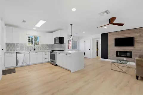 Kitchen - 890 Laurel Ln, Lemoore, CA 93245 photo 1 of 5