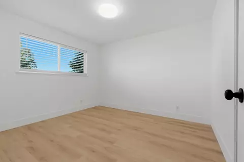 Bedroom - 890 Laurel Ln, Lemoore, CA 93245 photo 4 of 7