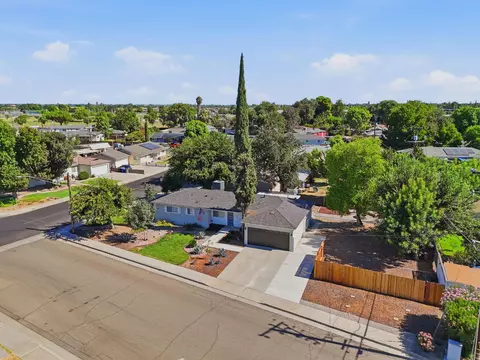 View/Area - 890 Laurel Ln, Lemoore, CA 93245 photo 3 of 9