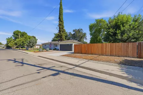 Exterior - 890 Laurel Ln, Lemoore, CA 93245 photo 5 of 14