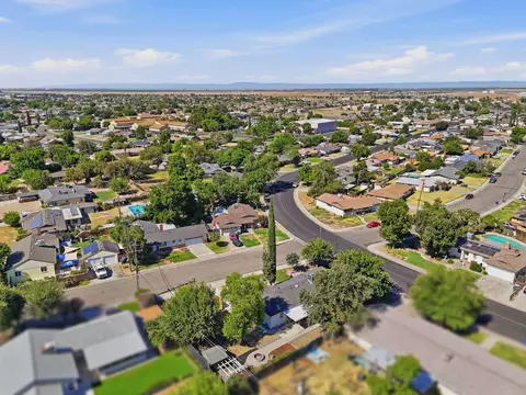 View/Area - 890 Laurel Ln, Lemoore, CA 93245 photo 7 of 9