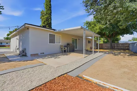 Exterior - 890 Laurel Ln, Lemoore, CA 93245 photo 10 of 14