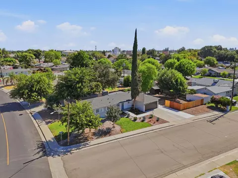 View/Area - 890 Laurel Ln, Lemoore, CA 93245 photo 1 of 9