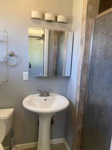 Bath - 630 W San Gabriel Ave, Clovis, CA 93612 photo 1 of 1