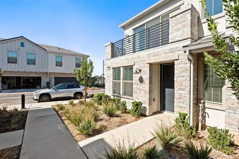 Exterior - 557 N Terry Ln, Clovis, CA 93611 photo 2 of 4