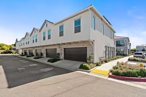 Exterior - 557 N Terry Ln, Clovis, CA 93611 photo 4 of 4