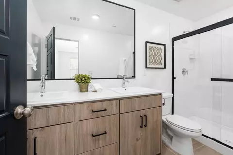 Bath - 557 N Terry Ln, Clovis, CA 93611 photo 1 of 3