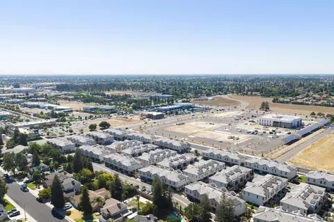 View/Area - 557 N Terry Ln, Clovis, CA 93611 photo 2 of 2