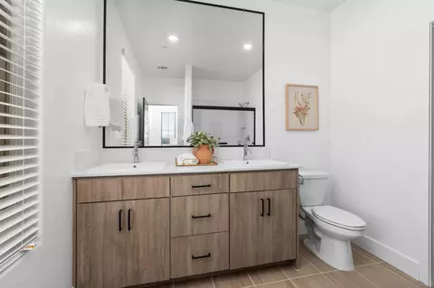 Bath - 557 N Terry Ln, Clovis, CA 93611 photo 2 of 3