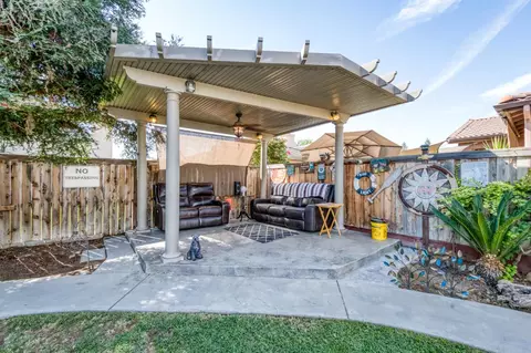 Exterior - 879 Fenmore Ave, Sanger, CA 93657 photo 5 of 5