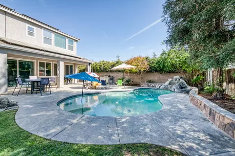 Exterior - 879 Fenmore Ave, Sanger, CA 93657 photo 4 of 5