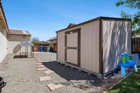 Exterior - 172 Adobe Ct, Coalinga, CA 93210 photo 5 of 9