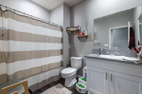 Bath - 172 Adobe Ct, Coalinga, CA 93210 photo 1 of 2
