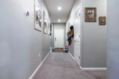 Entry Way - 172 Adobe Ct, Coalinga, CA 93210 photo 3 of 5