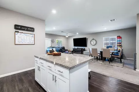 Kitchen - 172 Adobe Ct, Coalinga, CA 93210 photo 2 of 3