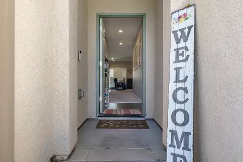Entry Way - 172 Adobe Ct, Coalinga, CA 93210 photo 1 of 5