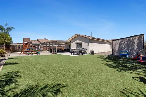 Exterior - 172 Adobe Ct, Coalinga, CA 93210 photo 7 of 9