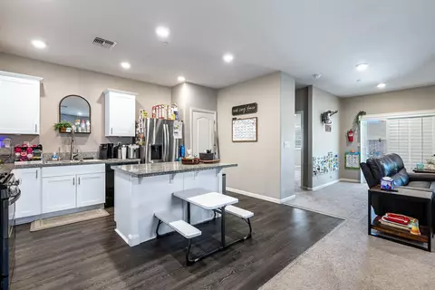Entry Way - 172 Adobe Ct, Coalinga, CA 93210 photo 5 of 5