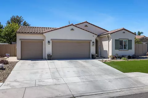 Exterior - 172 Adobe Ct, Coalinga, CA 93210 photo 2 of 9
