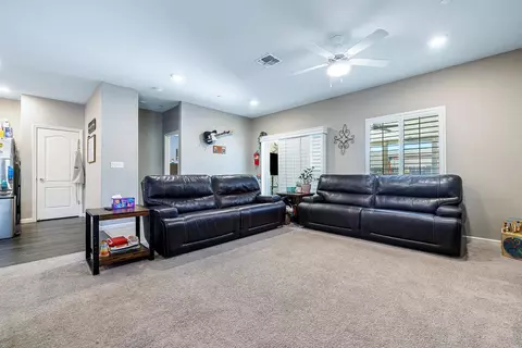 Entry Way - 172 Adobe Ct, Coalinga, CA 93210 photo 4 of 5